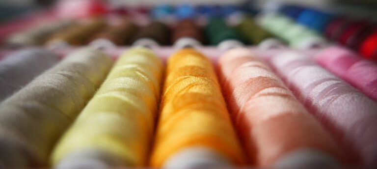 Threads Colorful Threads Sewing  - ThomasWolter / Pixabay